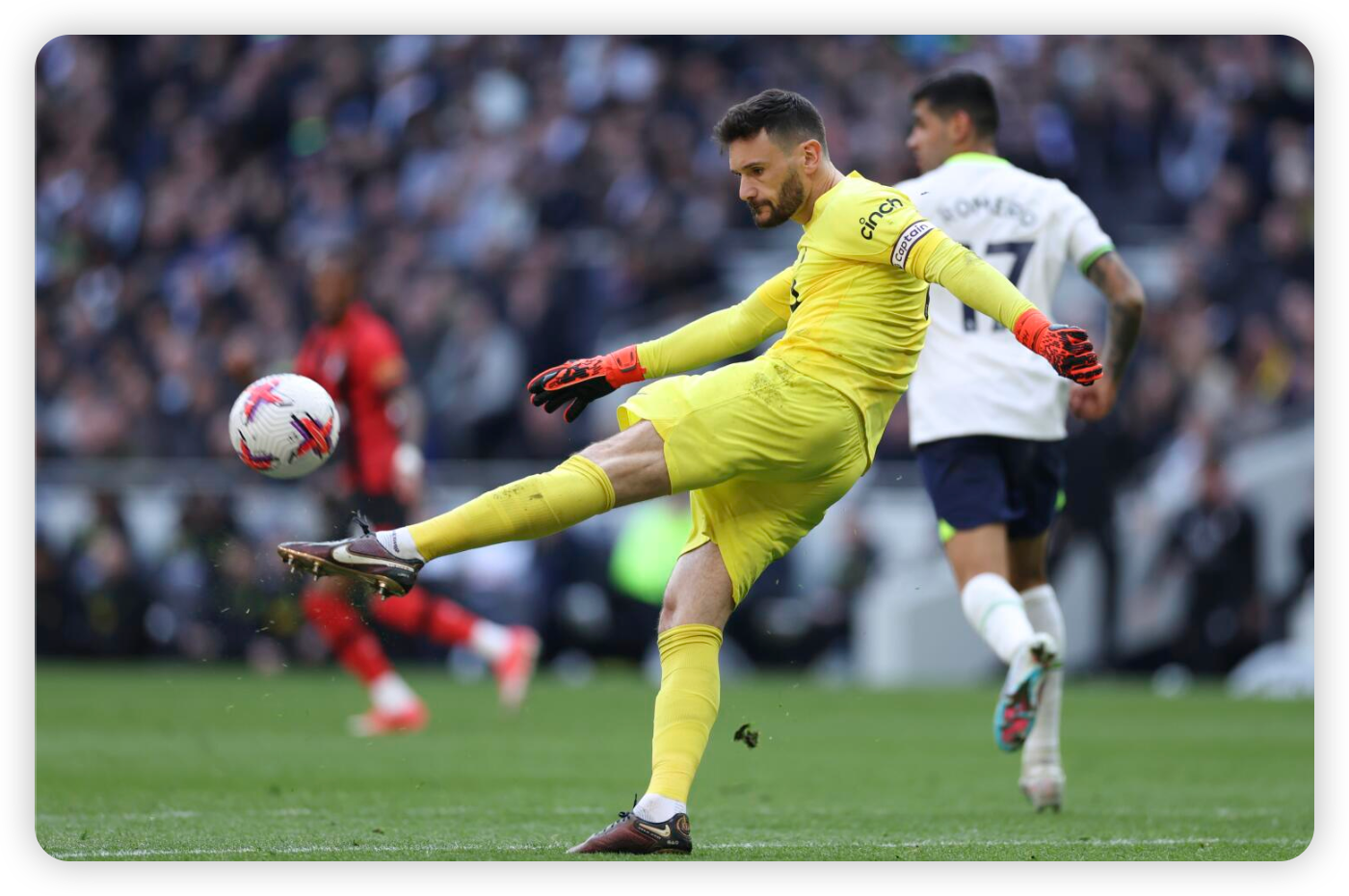 The Goalkeeper's Perspective: Unity from the Back